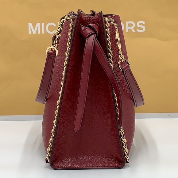 MICHAEL KORS
MINA LARGE BELTED CHAIN SHOULDER BAG DARK CHERRY COLOR - Picture 5 of 16